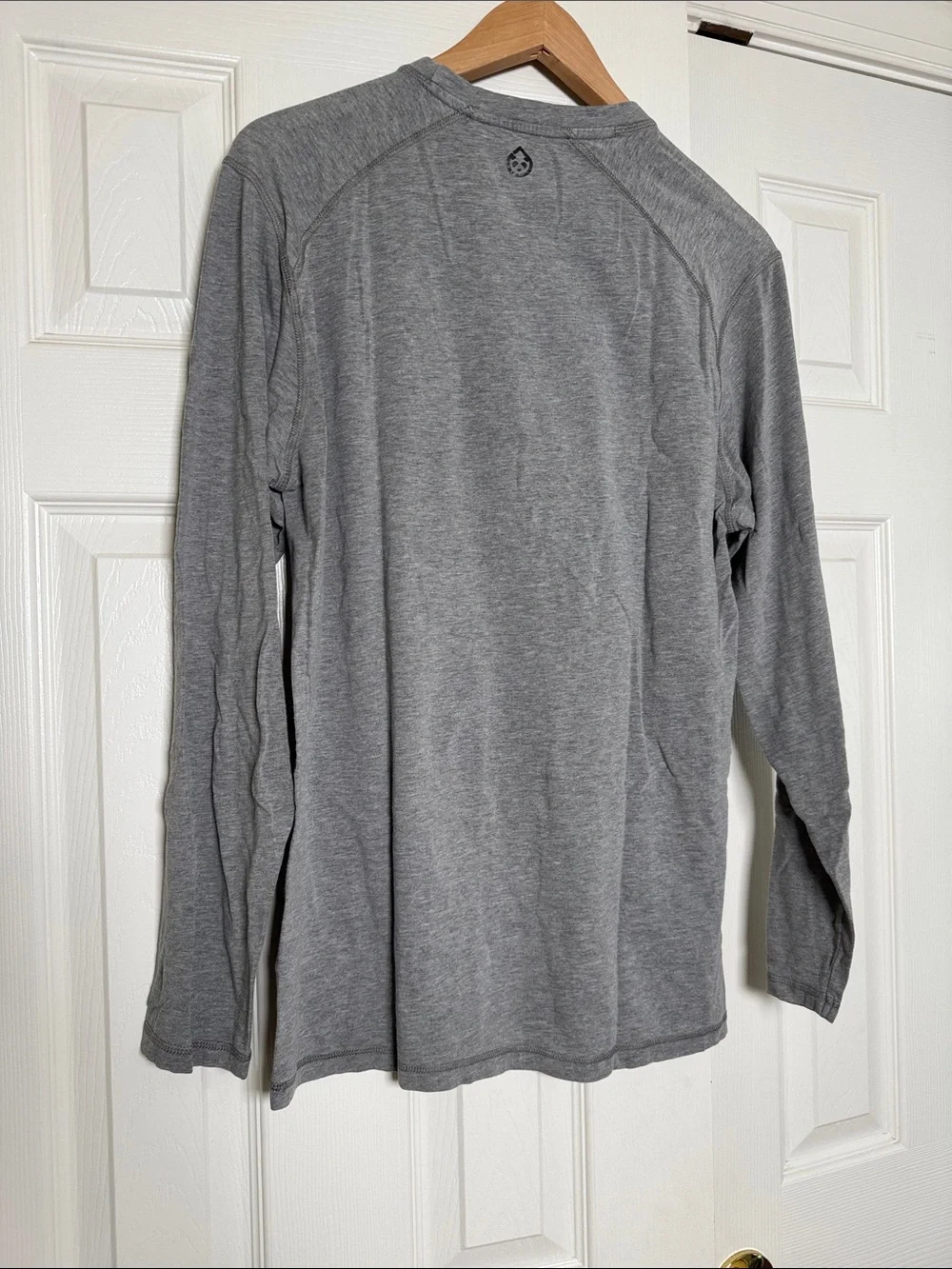 Lightweight Grey Tasc Long-Sleeve Performance Shirt - Bamboo size M